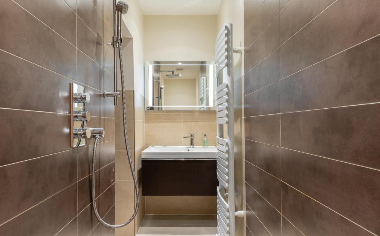 The Chelsea Arms - Bright 3Bdr With Garden & Private Parking Apartment London Ngoại thất bức ảnh