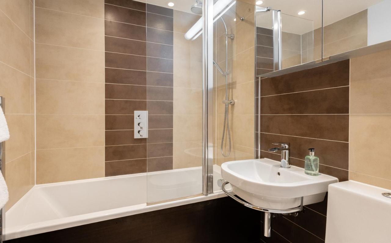 The Chelsea Arms - Bright 3Bdr With Garden & Private Parking Apartment London Ngoại thất bức ảnh